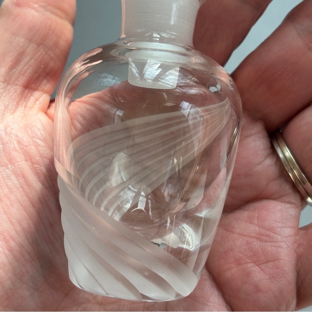 VTG Lenox Windswept Crystal Perfume Bottle Lead Crystal Made in USA Frosted Clea - Picture 9 of 14
